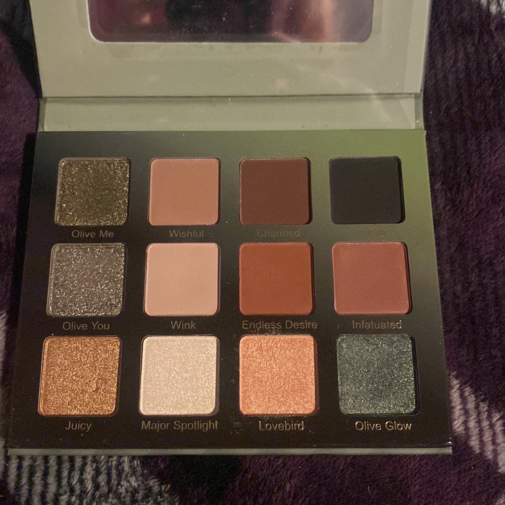 Violet Voss Olive you Eyeshadow palette